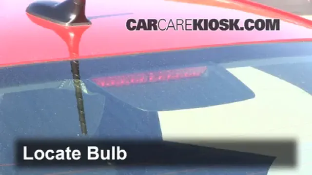 2013 Dodge Dart SXT 2.0L 4 Cyl. Éclairage Feu de freinage central (remplacer l'ampoule)
